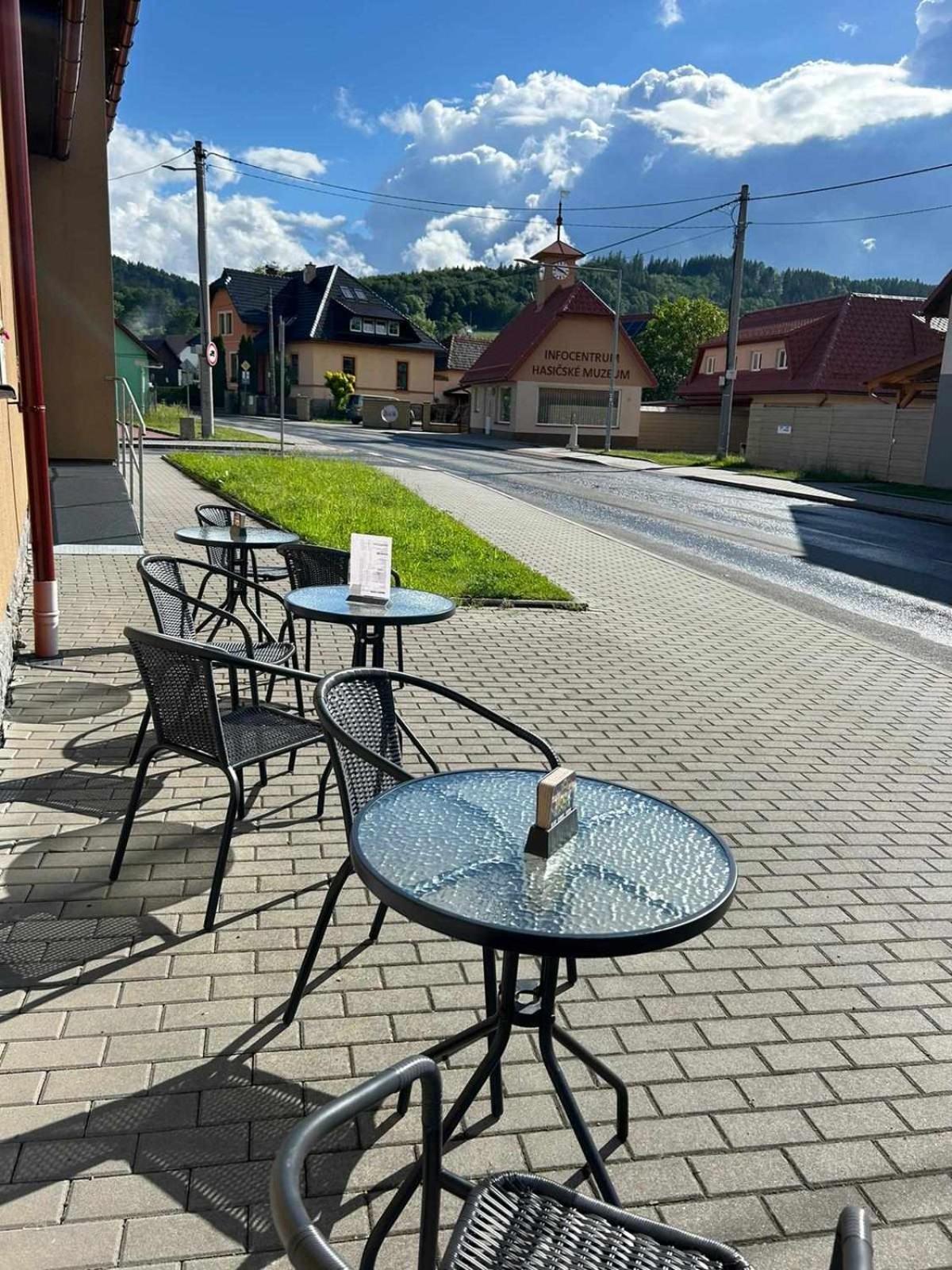 Penzion A Restaurace Na Salasi Hutisko Kültér fotó